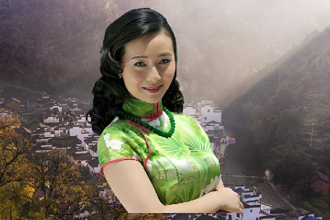 他双掌拍在了大剑的两边，如同铁钳，牢牢夹住了这把大剑