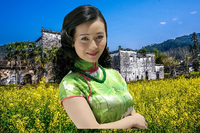 同时，他身上压缩的力量也到了极致，被他双手推了出去