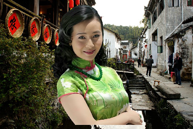 背心男跟着旁边两个狐朋狗友一起大笑起来，风花影面色苍白