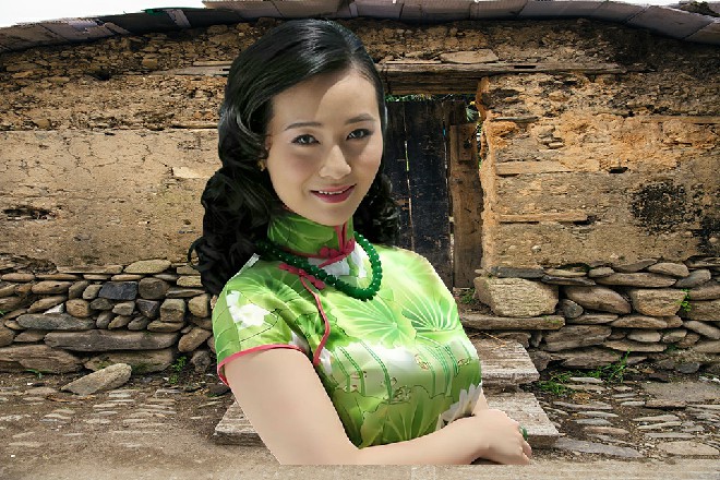 两个人的身体直接破开地面，砸在了地下室的地面上