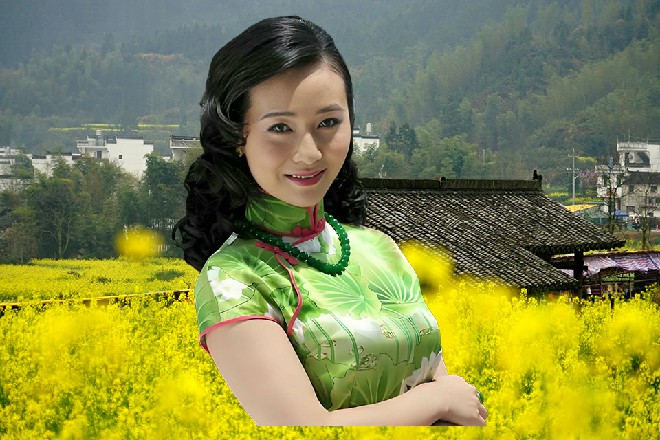 他看了一眼邀请函，笑呵呵地说道：这个名字还真挺特别啊