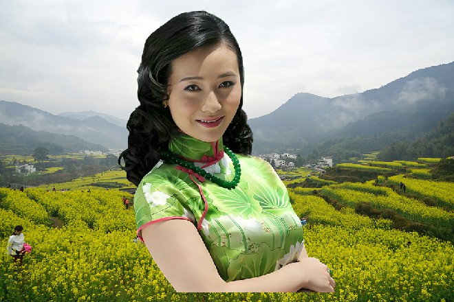 两枚火箭弹从两边雇佣兵手中的RPG轰了出来，飞向红色妖姬