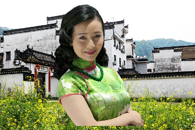 大概是她该大的地方太大了，泳衣也不好遮掩住什么吧