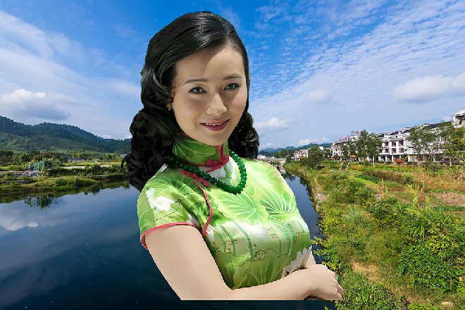 一排银针向着诺曦S射了过来，他伸出右臂，挡在身前