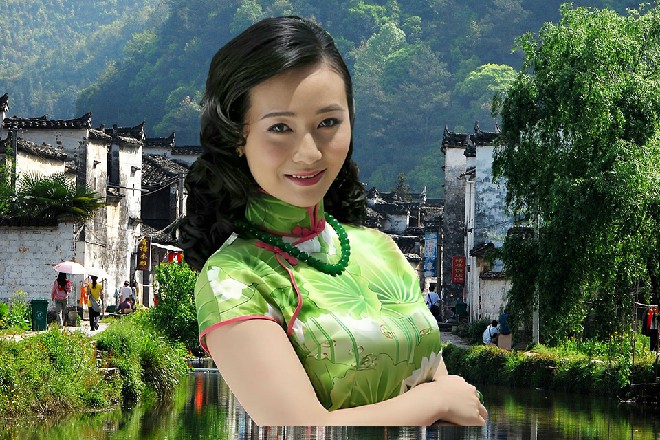 龟哥忽然又拎起刚才掉在地上的砍刀，向着红色妖姬就冲了过来