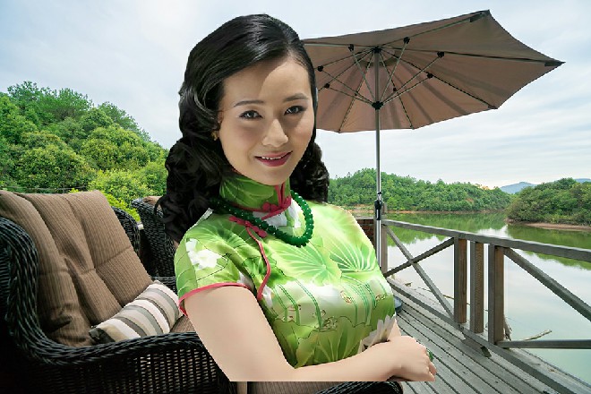 而下方的人们惊叫起来，有些人吓得连逃走的力气都没了