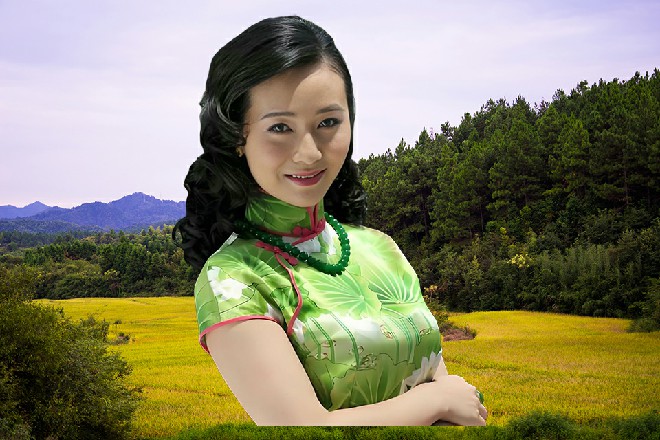 而章文瑞也重新拦住草薙上司的肩膀，两个人继续划拳