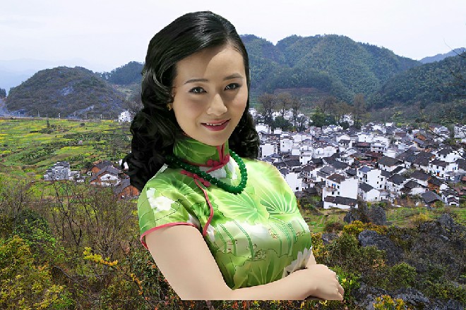 此时唐杰做了些化妆，带上了胡子，看不出本来的样子来