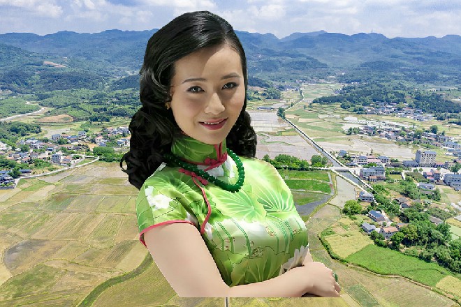 另外一面怒目而视的面孔却恶狠狠地喊道：把他碾成肉泥
