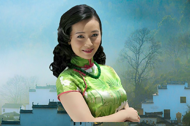 一道黄褐色的沙暴掀了起来，冲到了四五米高的地方