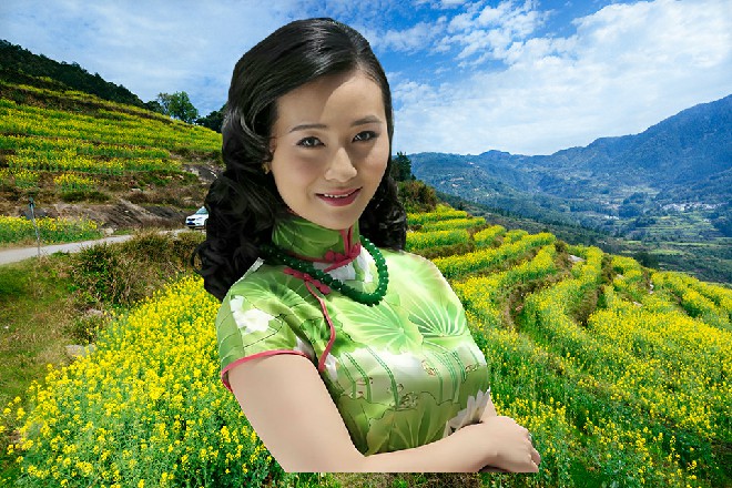 伊轩落入水中，立刻化作水栖的形态，向着深水中潜去