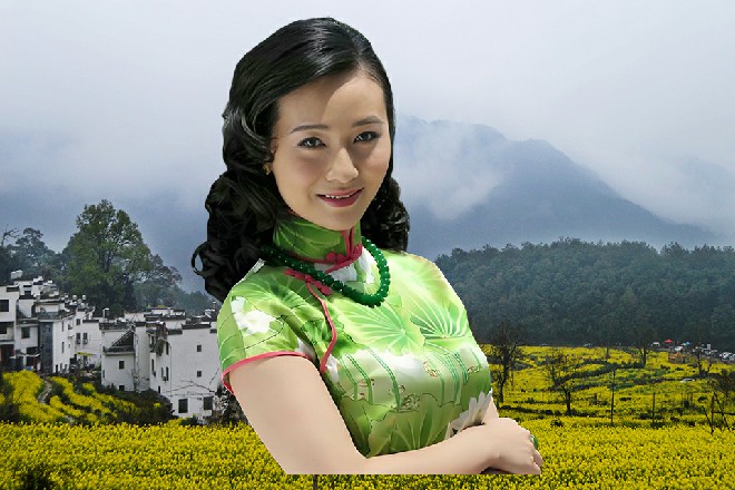 王玥才不相信红色妖姬的鬼话，她伸过手来，好像要打红色妖姬的脸