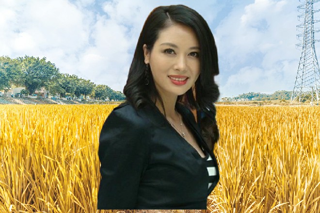 但她的鞋尖飞出一把尖刀来，对着廖婧涵的喉咙就刺了过去