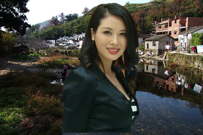 任长青大笑一声，全身力量凝聚到一点，一掌拍了下来