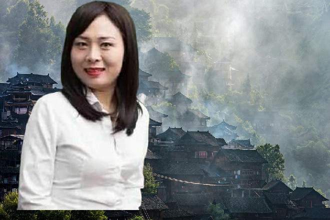 伊轩没有任何的动作，任凭手雷落到他身前，随后爆炸