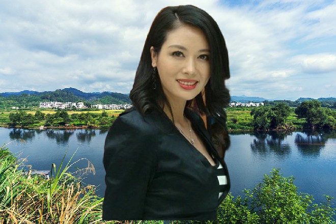 王玥十分担忧地看着伊轩，很快就会有警察来救我们的