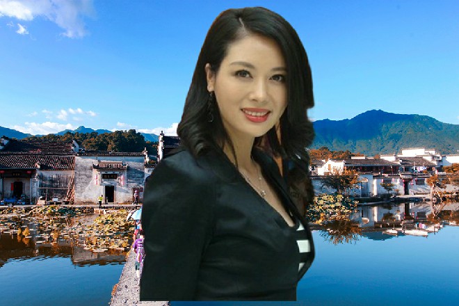 侍女点点头，也不敢多说话，乖乖领着苏曼s往客房的方向走去