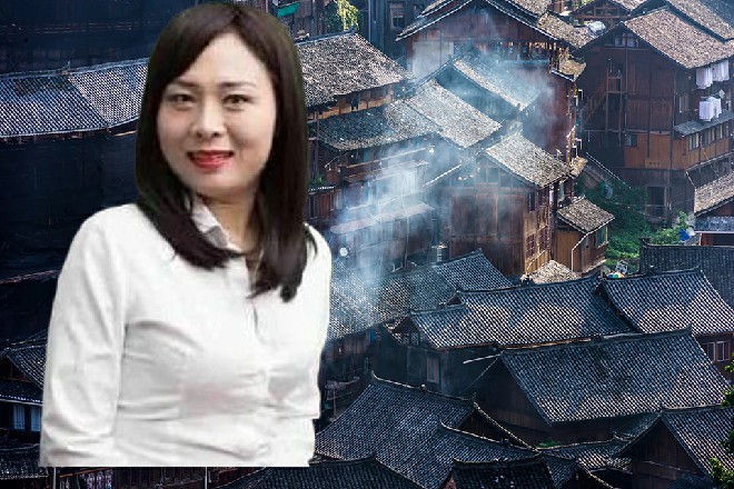 他训斥着自己的三个弟子，那三个弟子老老实实地应道