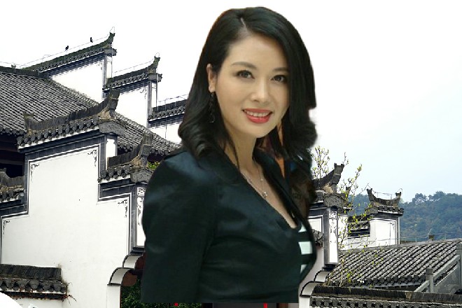 一个小女生大大方方地说道，中年男子却立刻呵斥一声