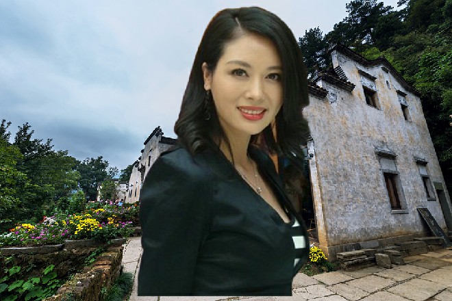看到那艘渔船了么，每天一趟，固定从港口开到九龙岛