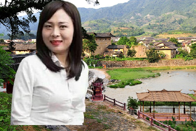 空中好多掌影洒落，如同落叶一样，在水面溅起一片片波纹来