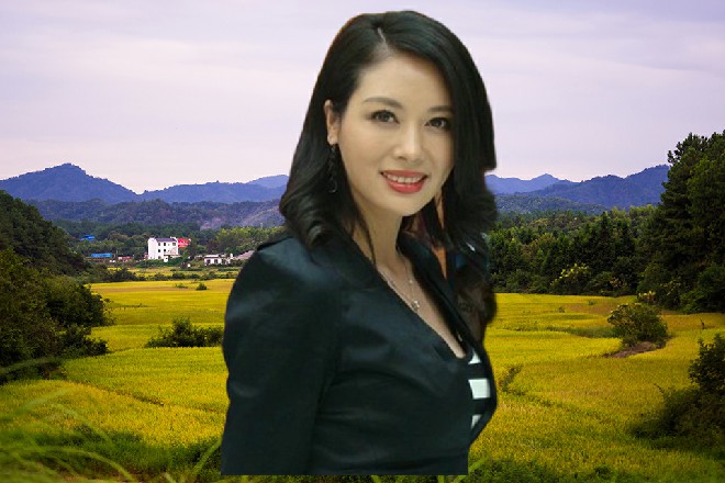 红色妖姬还是保持着虎人的姿态，毕竟他还不想完全暴露自己