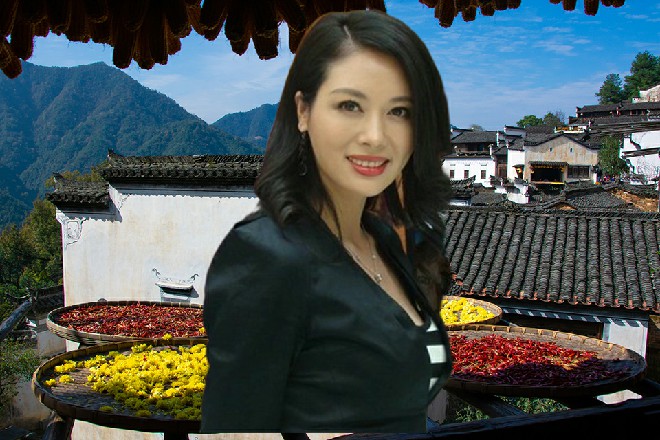 红色妖姬呵呵笑着，主动热情地伸出手来，跟这位埃隆握了握手