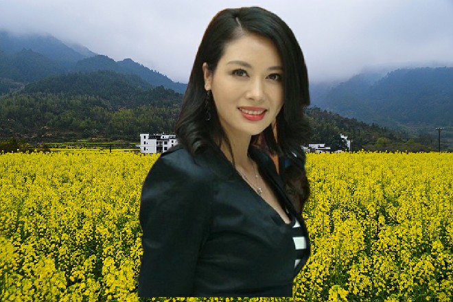 前面正好是一个盘山道，道路崎岖，路宽两米，旁边就是悬崖
