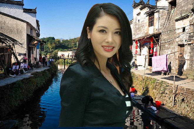 安娜站在中间，看着手中一块计时器，生死不论，比赛开始