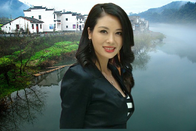 眨眼之间，一道雷鞭忽然向着旁边的董晴他们抽了过去