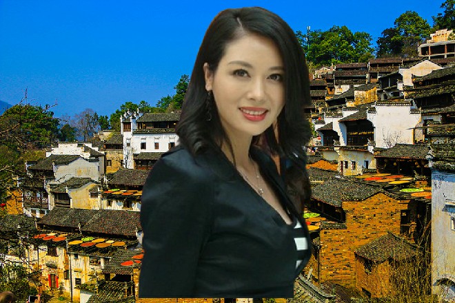 若依见才心喜，有收服之心他伸出一只手，指着帽衫男