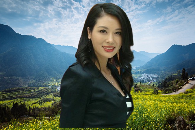 苏曼s依然靠在那里，泡着热水，似乎对面前四个壮汉熟视无睹