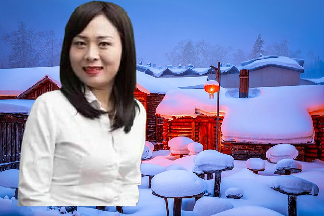 三个人的脑袋立刻摇的跟拨浪鼓一样，然后往后又退了两步