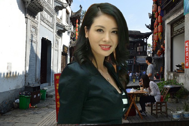 红色妖姬叹了口气，不管生前如何辉煌，死后都会是这一把黄土