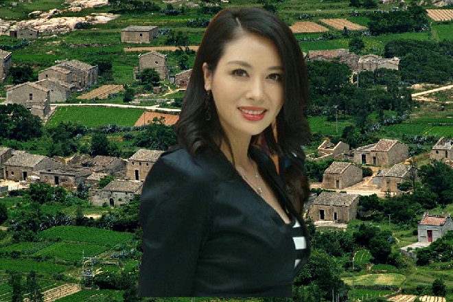船舱侧面因为裂缝开始往里面灌水，整艘船开始一点点下沉