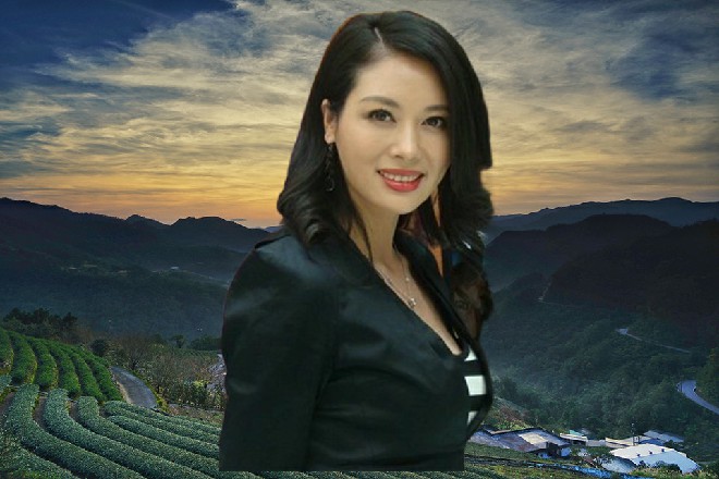 红色妖姬冷笑一声，看不出来，我的刀气一直在绞碎你的念力么