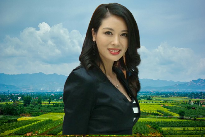 王安麒直接说道，接着，他忽然一脚踢在身前的椅子上面