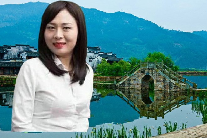 红色妖姬安慰道，有杨军罩着自己，他们紫罗兰不会有什么事情