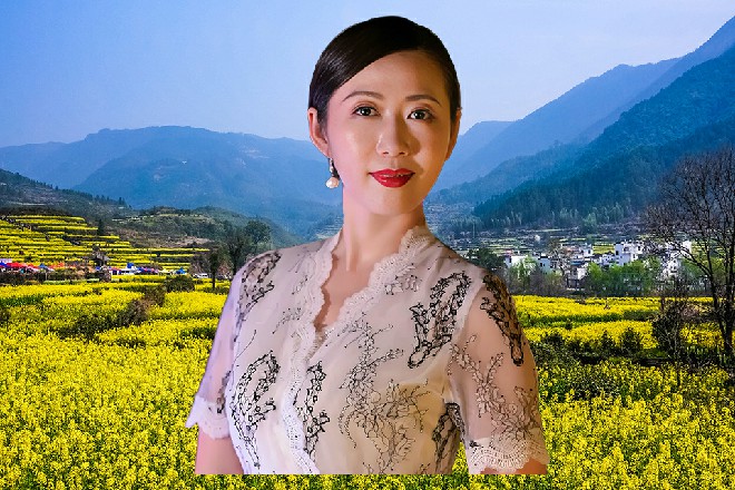 荷娜明显很焦急，攻击的越来越快，节奏也越来越不稳定