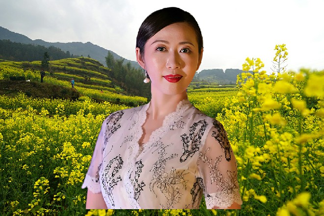 伊轩整个身体如同烧红的雕像一般，还泛着一股灰白色