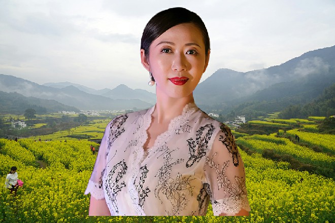 红色妖姬说着，拎着杀威棍，跟一座雕像似的，就站在了那里