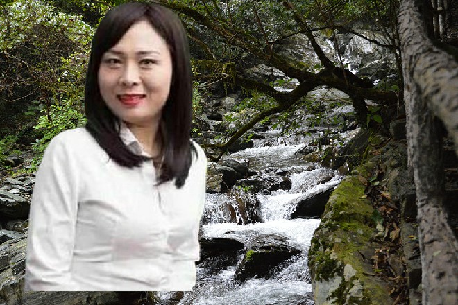 艾米莉亚还没反应过来，身体直接被诺曦S给抽飞出去