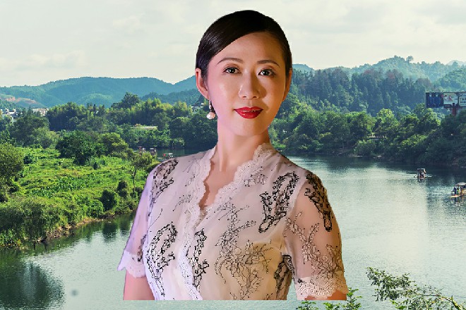 伊轩跳到后面没有被破坏的擂台上，缓缓吐出一口浊气