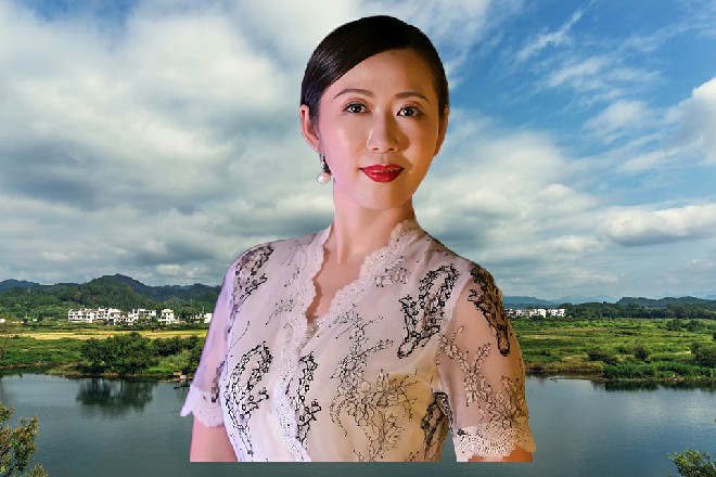 壮汉惨叫一声，肩膀上多了一把斧子，痛得他眼冒黑星