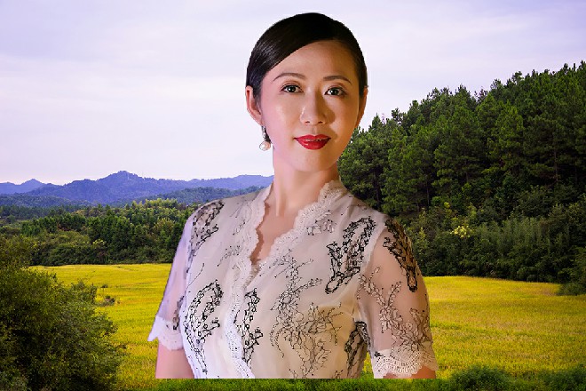 你们两个先在旁边的小房子里呆一会，我去会会龙老爷子