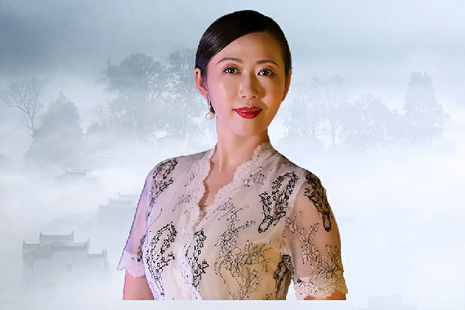 若依耸耸肩膀，他回到房间里，立刻面对着冷面女神朱雀