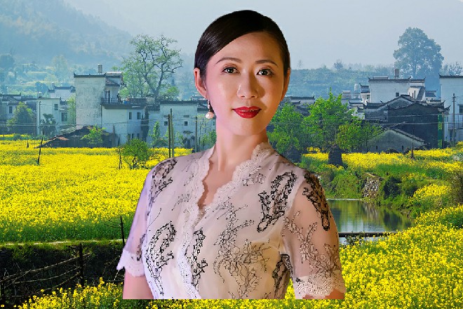 侍女点点头，也不敢多说话，乖乖领着苏曼s往客房的方向走去