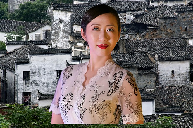 说完，他好不犹豫地跟着红色妖姬一起离开，气的贪狼连连怒吼