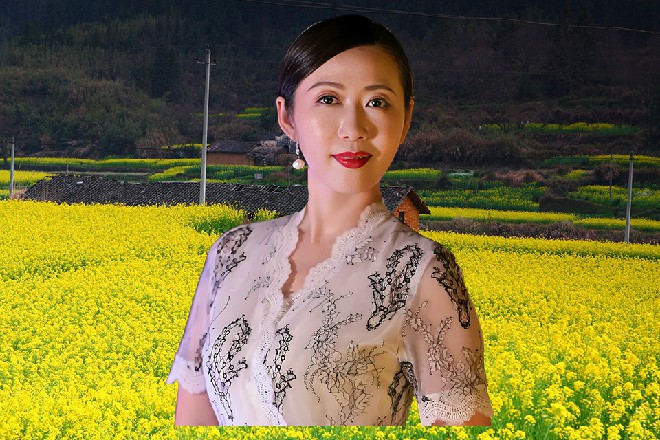 南海神尼一伸手，那神明珠凭空飞起来，落入到她的手心里