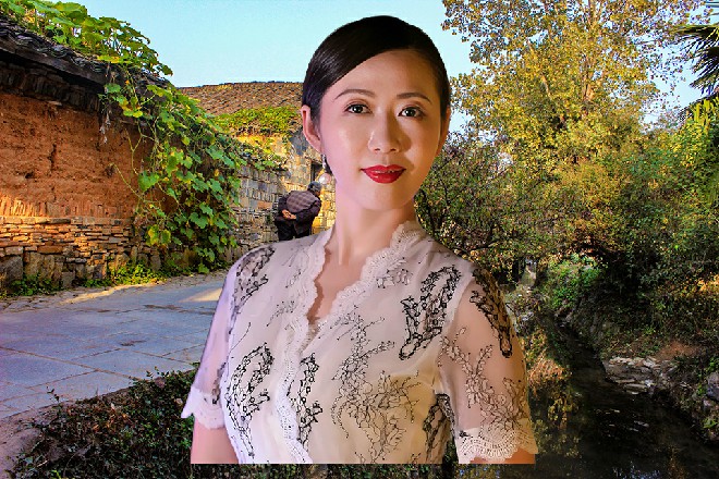 安妮一路潜到了最深的地方，面前是一个巨大的水下建筑